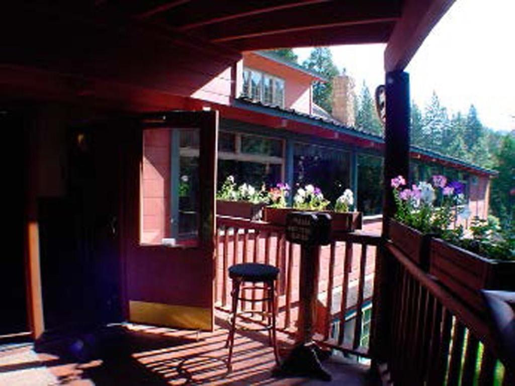Strawberry Inn מראה חיצוני תמונה